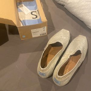 Tom’s size 10-worn once